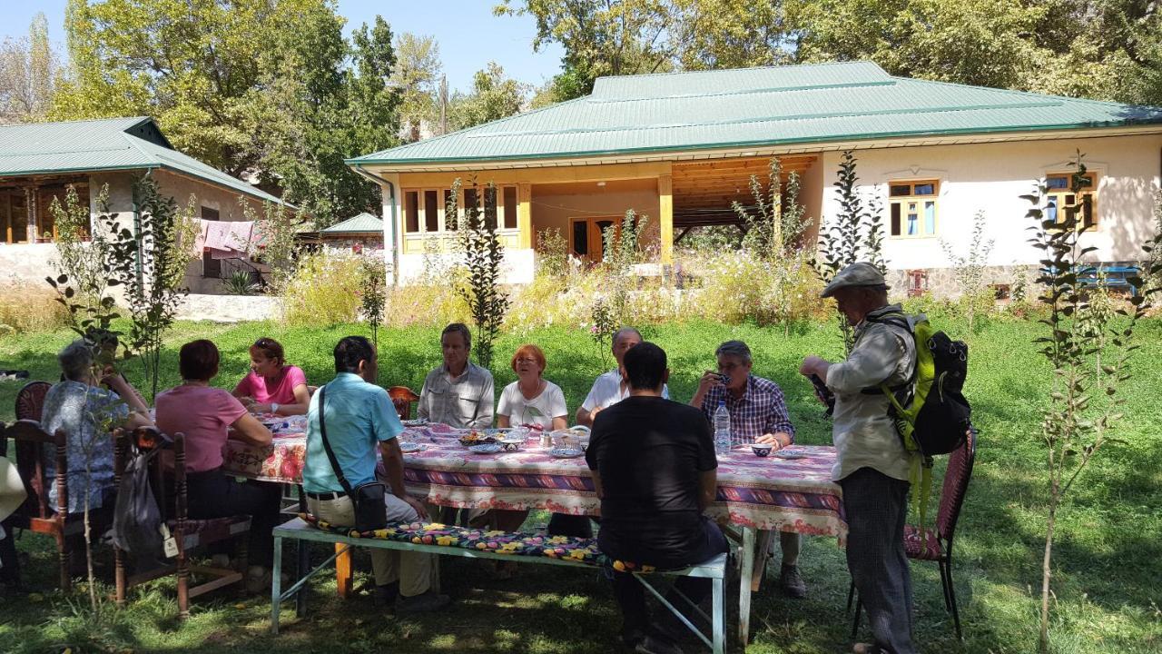 Hayat Guesthouse Nuratau Mountains Yukary-Ukhum Exterior photo