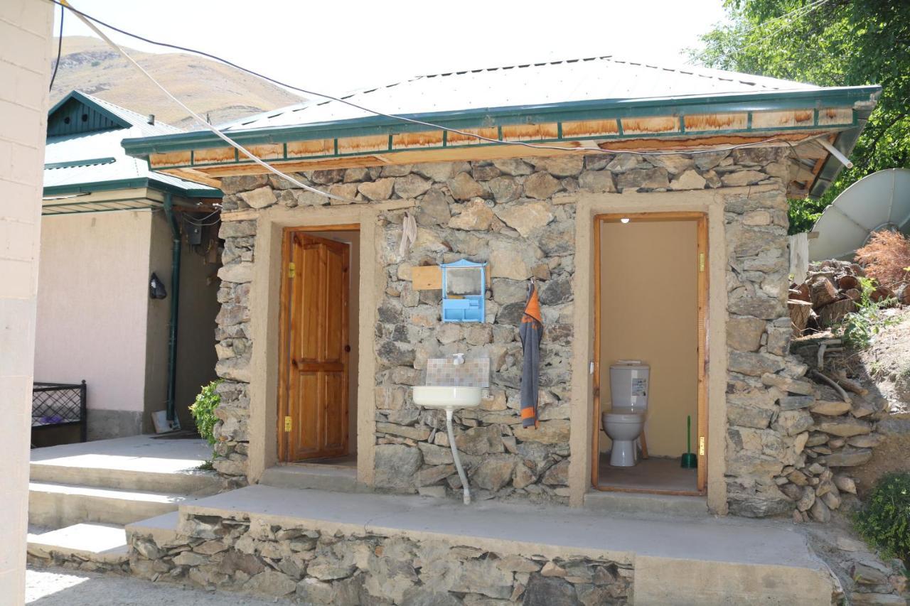 Hayat Guesthouse Nuratau Mountains Yukary-Ukhum Exterior photo