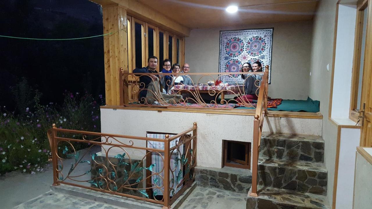 Hayat Guesthouse Nuratau Mountains Yukary-Ukhum Exterior photo