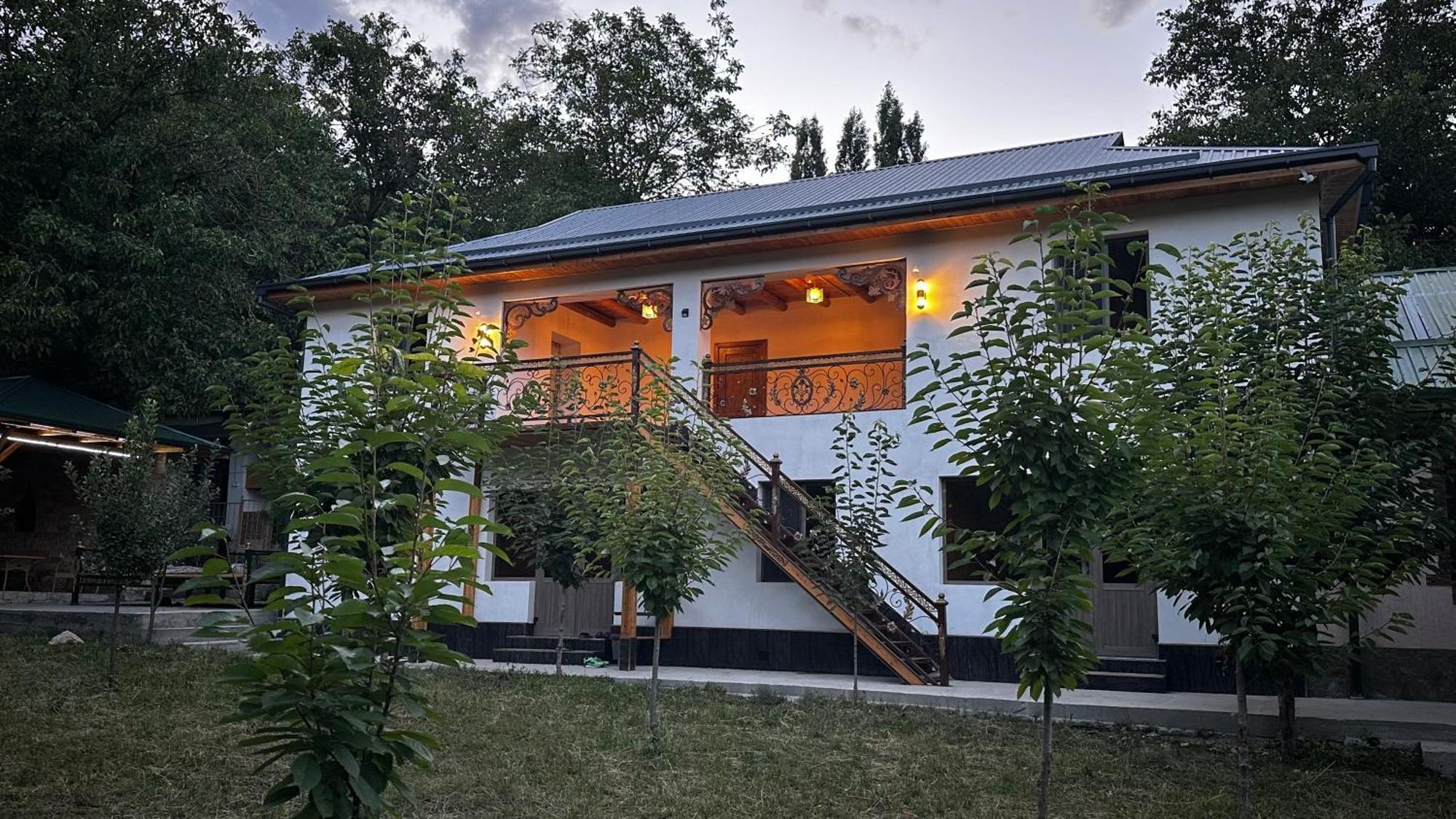 Hayat Guesthouse Nuratau Mountains Yukary-Ukhum Exterior photo